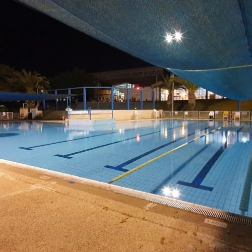 בריכה חיצונית