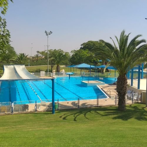 להבים בריכה